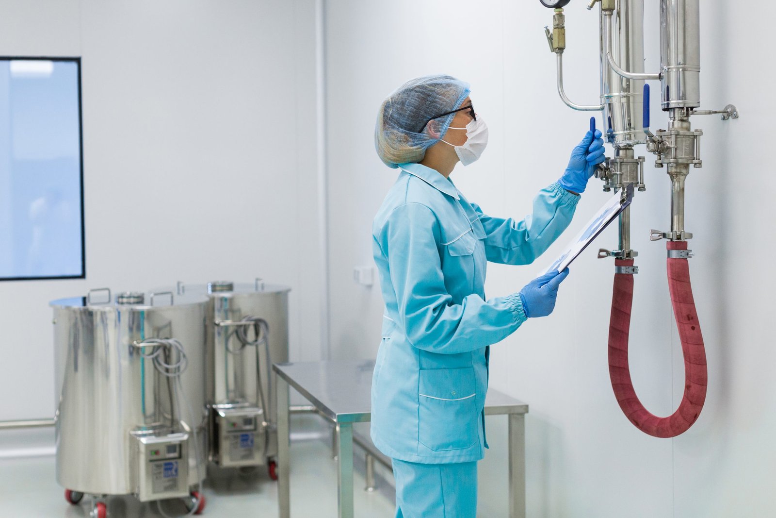 Laboratory nitrogen generator providing high-purity nitrogen gas for research and analytical applications